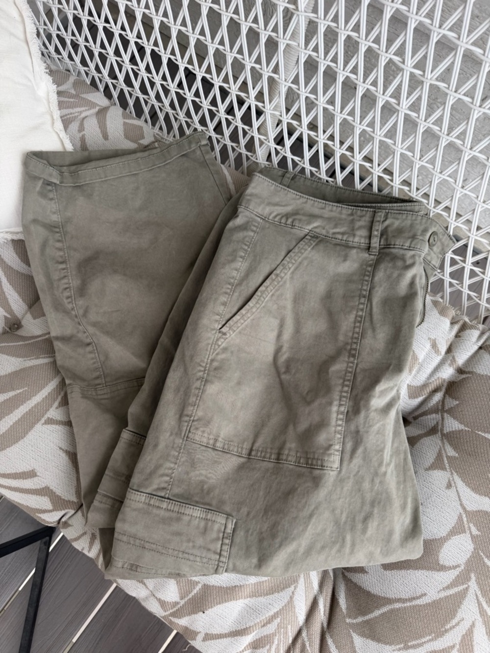 Universal Thread Women’s Cargo Pants in Olive